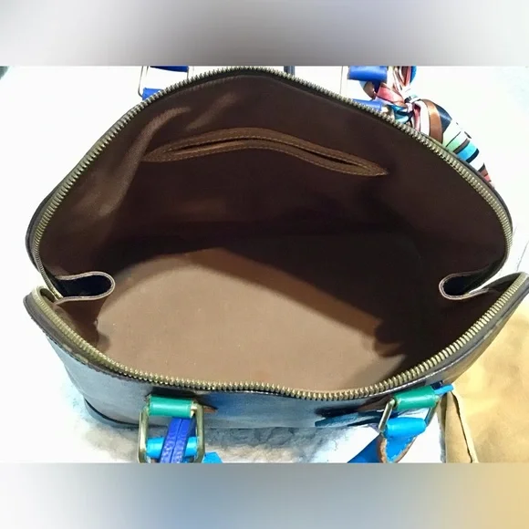 Louis Vuitton Alma - Picture 15 of 16